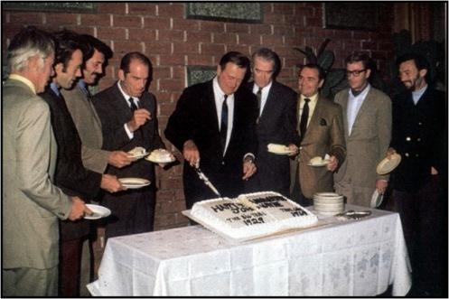 Cine en fotos – John Wayne y sus camaradas de armas tomar tarta