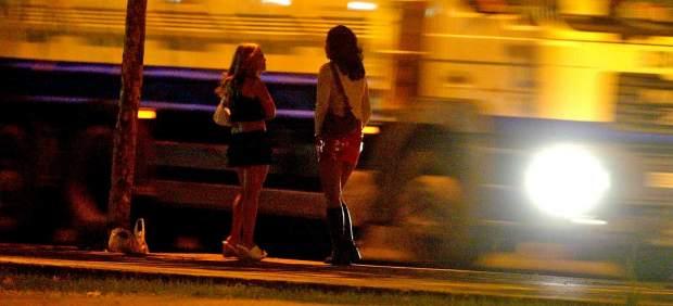 Los propietarios de un prostíbulo leonés buscan encargado a través de Internet. Los propietarios de un prostíbulo leonés buscan encargado a través de Internet.