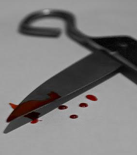 Tijeras asesinas en Catalunya. Los recortes sanitarios causan los primeros muertos Tijeras asesinas en Catalunya. Los recortes sanitarios causan los primeros muertos