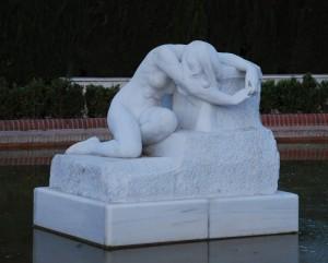 Estatua (Parque de la Ciudadela, Barcelona, abril 2011) EL DOLOR PROPIO O AJENO