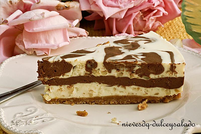 TARTA MARMOLADA DE QUESO CON CHOCOLATE Y ALMENDRAS TARTA MARMOLADA DE QUESO CON CHOCOLATE Y ALMENDRAS