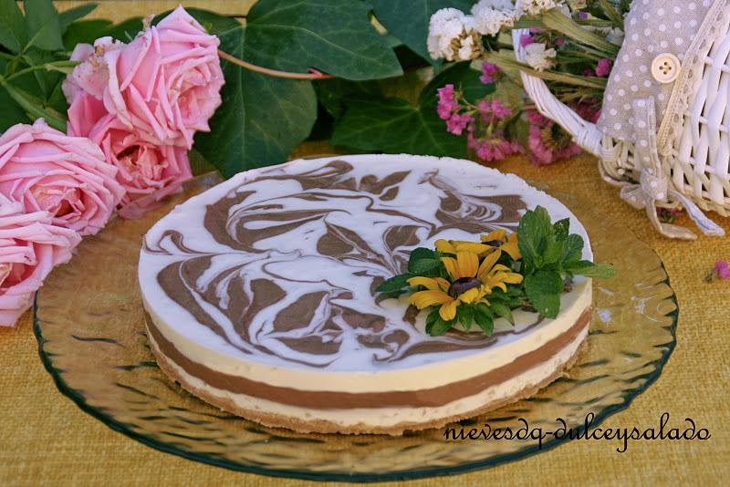 TARTA MARMOLADA DE QUESO CON CHOCOLATE Y ALMENDRAS TARTA MARMOLADA DE QUESO CON CHOCOLATE Y ALMENDRAS