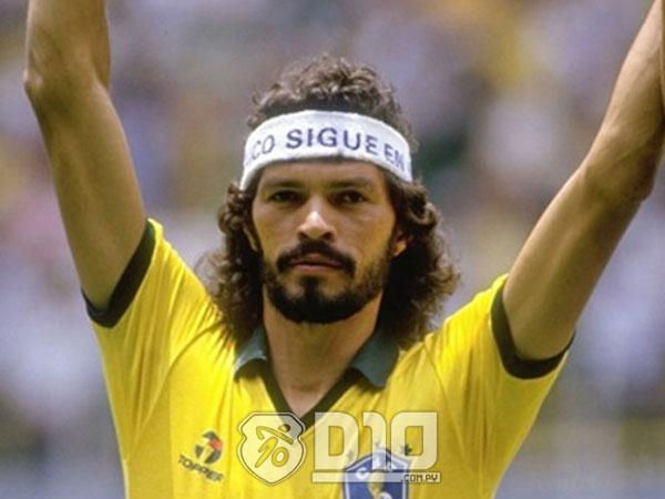 Hoy ha muerto el filósofo del fútbol de los 80: Sócrates