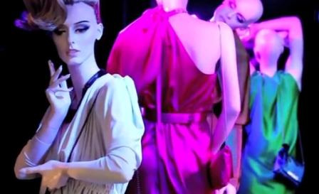 Lanvin contagia la alegría de la Navidad en su escaparate de Rue Faubourg de París Lanvin contagia la alegría de la Navidad en su escaparate de Rue Faubourg de París