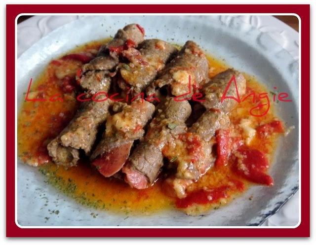 ROLLITOS DE TERNERA CON SALSA DE PIQUILLOS ROLLITOS DE TERNERA CON SALSA DE PIQUILLOS