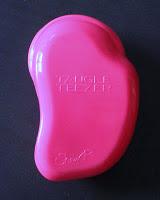 Cepillando mi pelo con Tangle Tezeer Cepillando mi pelo con Tangle Tezeer