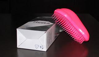 Cepillando mi pelo con Tangle Tezeer Cepillando mi pelo con Tangle Tezeer