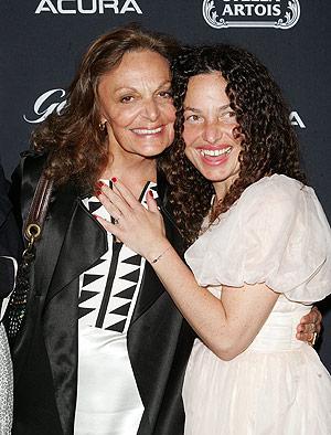 diane y tatiana von furstenberg Feliz día a todas las Madres!