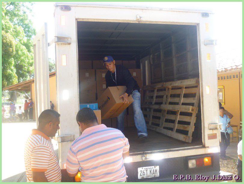 Entrega Canaima Eloy J.Diaz O (Fotos Fernando Pacheco) Entrega Canaima Eloy J.Diaz O (Fotos Fernando Pacheco)