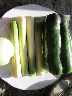 MERLUZA EN SALSA DE PUERROS AL AZAFRÁN MERLUZA EN SALSA DE PUERROS AL AZAFRÁN