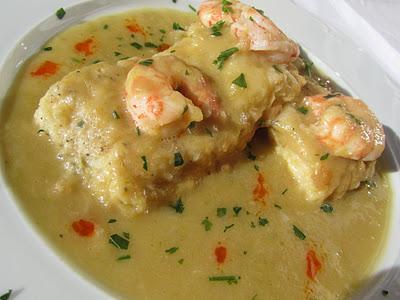 MERLUZA EN SALSA DE PUERROS AL AZAFRÁN MERLUZA EN SALSA DE PUERROS AL AZAFRÁN