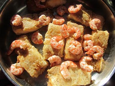 MERLUZA EN SALSA DE PUERROS AL AZAFRÁN MERLUZA EN SALSA DE PUERROS AL AZAFRÁN