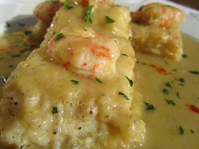 MERLUZA EN SALSA DE PUERROS AL AZAFRÁN MERLUZA EN SALSA DE PUERROS AL AZAFRÁN