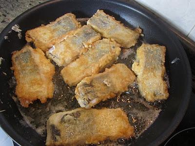 MERLUZA EN SALSA DE PUERROS AL AZAFRÁN MERLUZA EN SALSA DE PUERROS AL AZAFRÁN