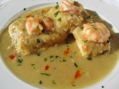 MERLUZA EN SALSA DE PUERROS AL AZAFRÁN MERLUZA EN SALSA DE PUERROS AL AZAFRÁN