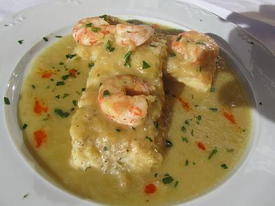 MERLUZA EN SALSA DE PUERROS AL AZAFRÁN MERLUZA EN SALSA DE PUERROS AL AZAFRÁN