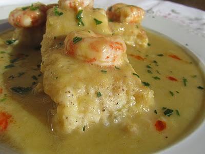 MERLUZA EN SALSA DE PUERROS AL AZAFRÁN MERLUZA EN SALSA DE PUERROS AL AZAFRÁN