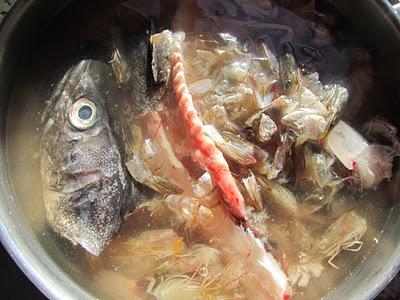 MERLUZA EN SALSA DE PUERROS AL AZAFRÁN MERLUZA EN SALSA DE PUERROS AL AZAFRÁN