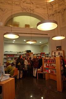 STOP SUPRESIÓN: Gran exito de la acción de protesta contra el cierre de la Biblioteca especializada en mujer y género de la DGFM en Valencia STOP SUPRESIÓN: Gran exito de la acción de protesta contra el cierre de la Biblioteca especializada en mujer y género de la DGFM en Valencia