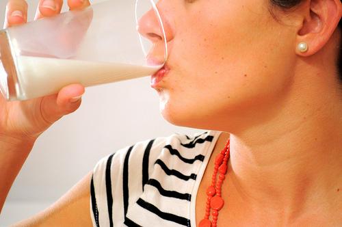 leche entera Beber leche entera favorece la concepción