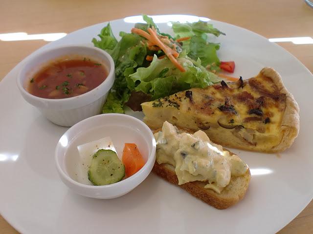 Lunch en cafetería/カフェランチ