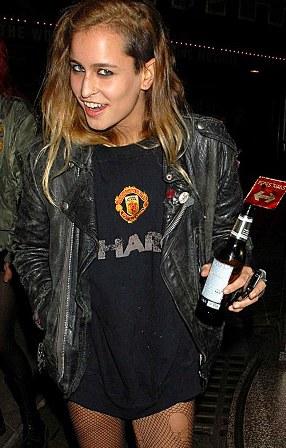Alice Dellal, imagen de la línea de bolsos Boy de Chanel Alice Dellal, imagen de la línea de bolsos Boy de Chanel