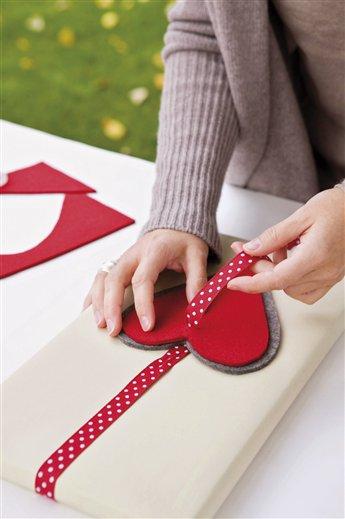 DIY Envuelve regalos con mucho corazón DIY Envuelve regalos con mucho corazón