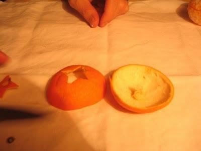 Vela decorativa con una mandarina Vela decorativa con una mandarina