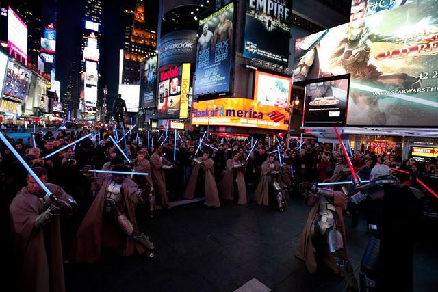 Jedis y Siths invaden el Times Square en NY Jedis y Siths invaden el Times Square en NY