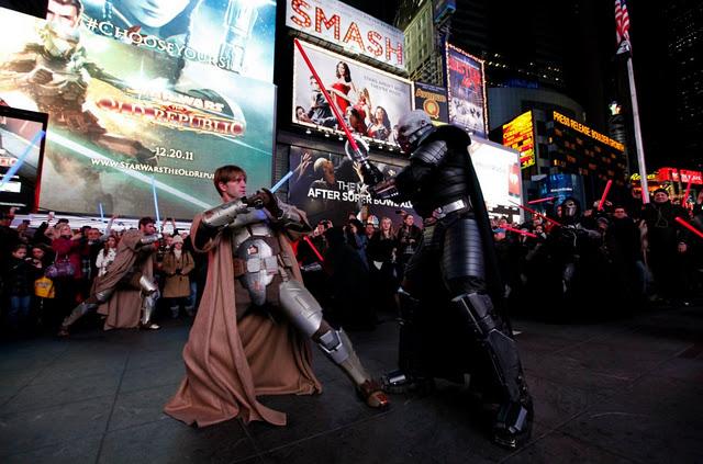 Jedis y Siths invaden el Times Square en NY Jedis y Siths invaden el Times Square en NY
