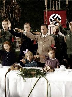 El Reichsminister Goebbels felicita las fiestas a todos los Nacional Socialistas y hombres de bien del mundo - 24/12/1941. El Reichsminister Goebbels felicita las fiestas a todos los Nacional Socialistas y hombres de bien del mundo - 24/12/1941.