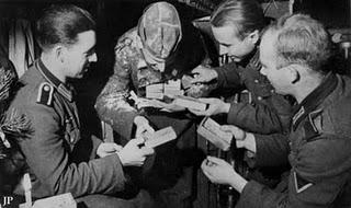El Reichsminister Goebbels felicita las fiestas a todos los Nacional Socialistas y hombres de bien del mundo - 24/12/1941. El Reichsminister Goebbels felicita las fiestas a todos los Nacional Socialistas y hombres de bien del mundo - 24/12/1941.
