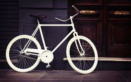 bicicletas_recicladas_monochrome_02 Bicicletas viejas a estrenar.