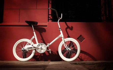 bicicletas_recicladas_monochrome_01 Bicicletas viejas a estrenar.