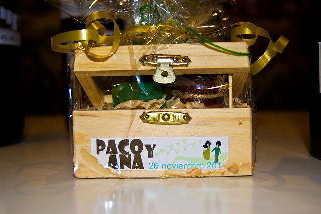 Las etiquetas e invitaciones personalidazas de Vitamina*d para Paco y Ana Las etiquetas e invitaciones personalidazas de Vitamina*d para Paco y Ana
