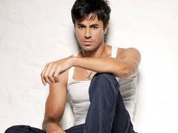 EL ARMARIO DE LOS FAMOSOS. ENRIQUE IGLESIAS EL ARMARIO DE LOS FAMOSOS. ENRIQUE IGLESIAS
