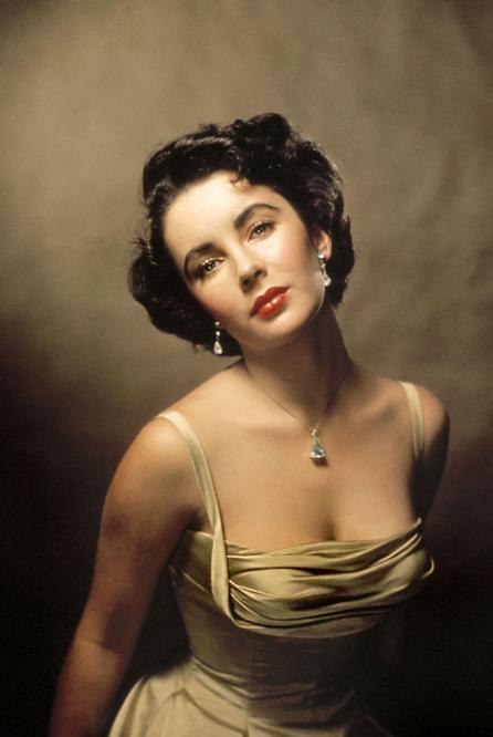 Elizabeth Taylor en sesión fotográfia en 1948