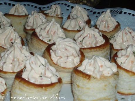 MINI VOL AU VENT RELLENOS DE ESPUMA DE SALMÓN MINI VOL AU VENT RELLENOS DE ESPUMA DE SALMÓN