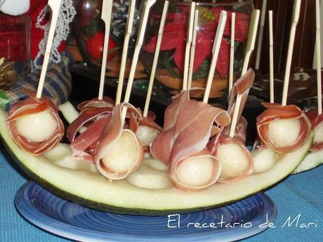 BROCHETITAS DE PERLAS DE MELÓN CON JAMÓN SERRANO BROCHETITAS DE PERLAS DE MELÓN CON JAMÓN SERRANO
