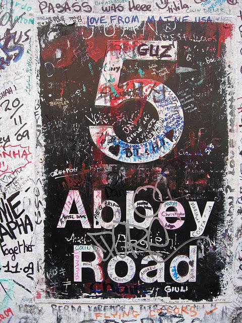 EN ABBEY ROAD: CAMINANDO CON LOS BEATLES