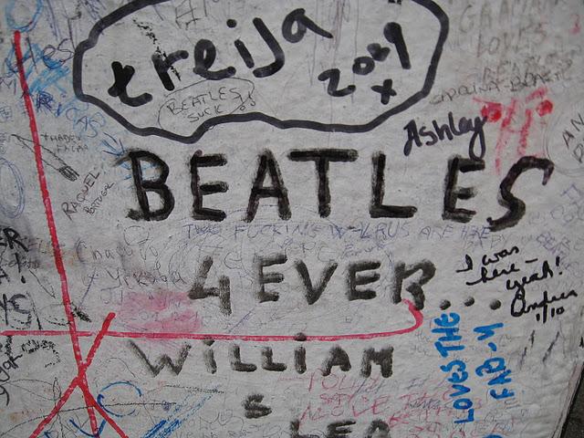 EN ABBEY ROAD: CAMINANDO CON LOS BEATLES