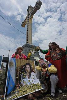 Chamanes realizan Ritual con foto de Cristina Fernandez