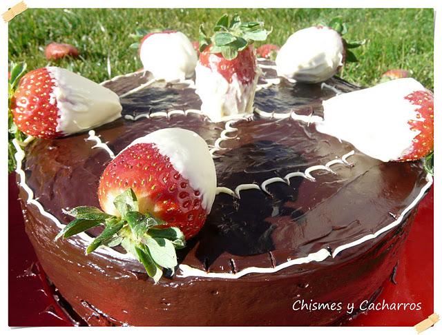 Tarta de fresas con chocolate