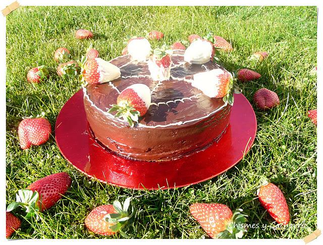 Tarta de fresas con chocolate