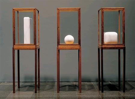James Lee Byars 'The Figure of Questions' 1986 James Lee Byars 'The Figure of Questions' 1986