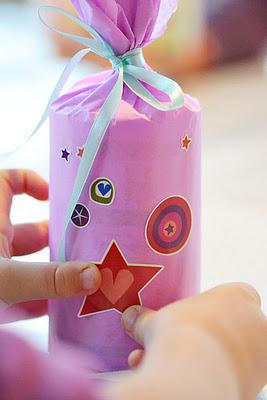 CÓMO ENVOLVER DE REGALO UNA VELA CÓMO ENVOLVER DE REGALO UNA VELA