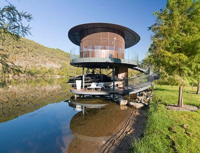 CASA MINIMALISTA EN EL LAGO