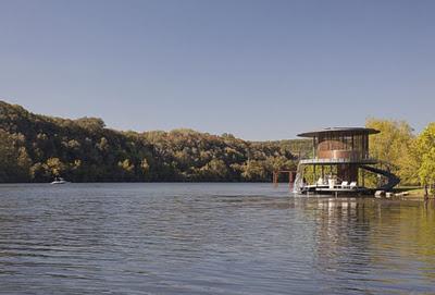 CASA MINIMALISTA EN EL LAGO