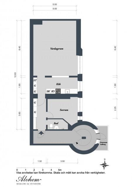Una cocina abierta al salón taburetes tolix muebles de ikea estilo sueco decoración estilo nórdico decoración pisos pequeños decoración interiores deconración interiores pequeños cocinas blancas cocina moderna cocina diáfana abierta al salón chandelier apartamento sueco