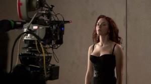 scarjobehind2 Scarlett Johansson Viuda Negra